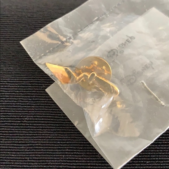 Vintage Walt Disney Classics Collection Trowel Pin - Picture 2 of 7